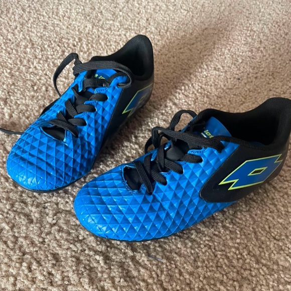 Lotto Boys Soccer Cleats - Picture 1 of 2